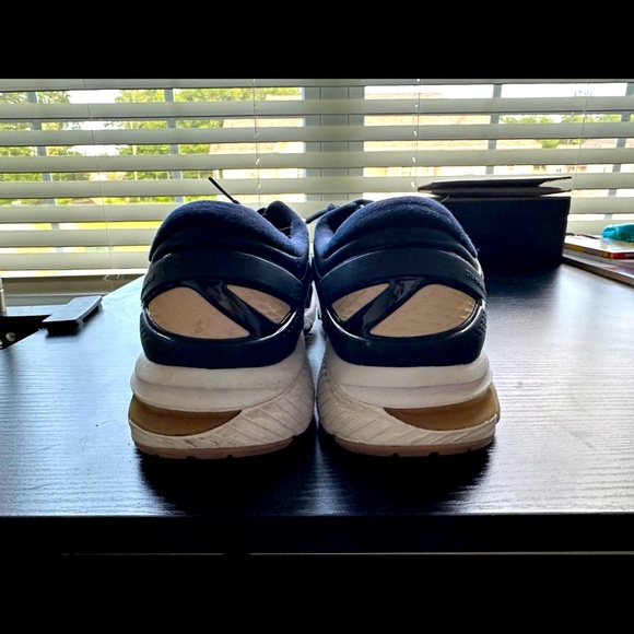 Women’s ASICS running shoes - Picture 3 of 3